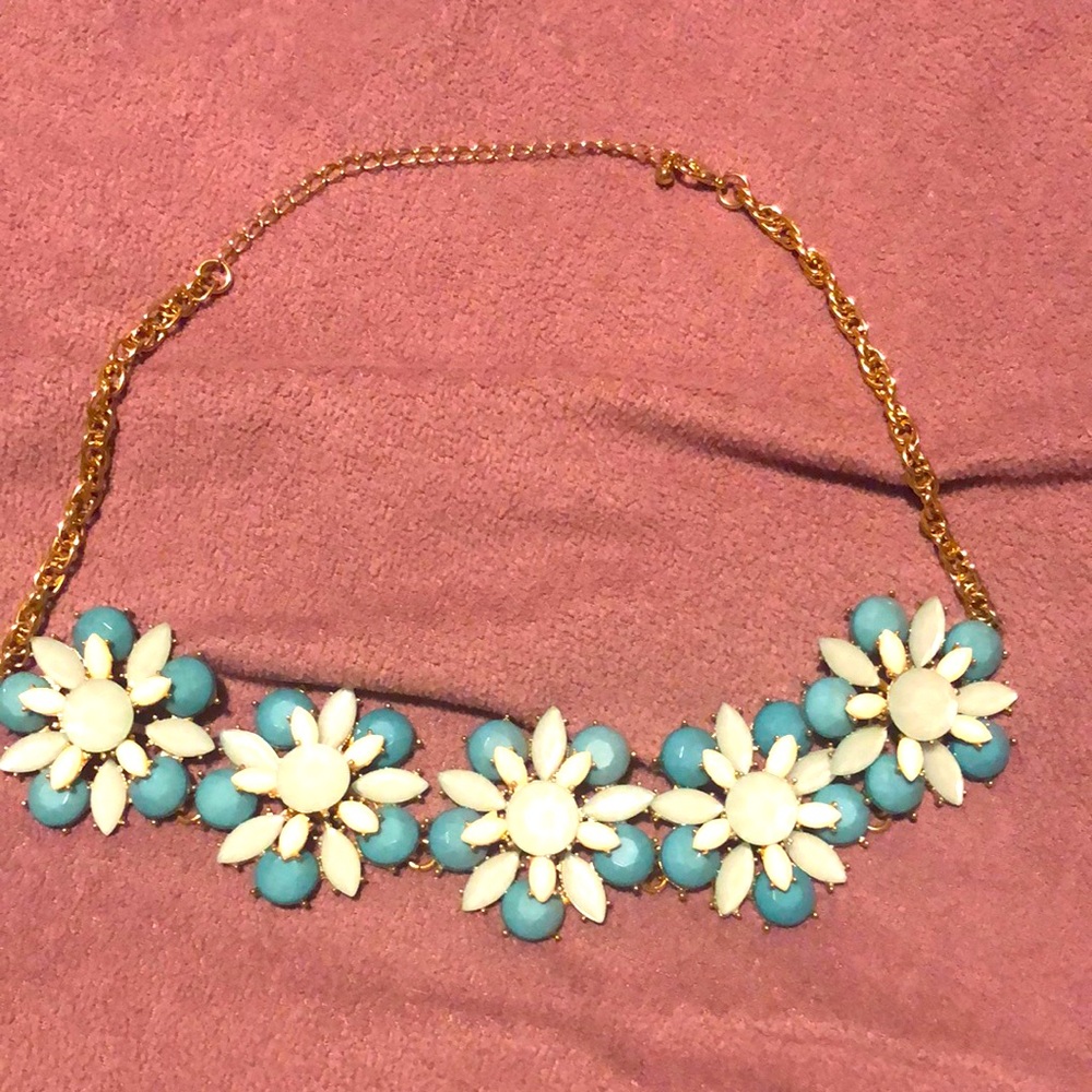 Beautiful gold chain with turquoise